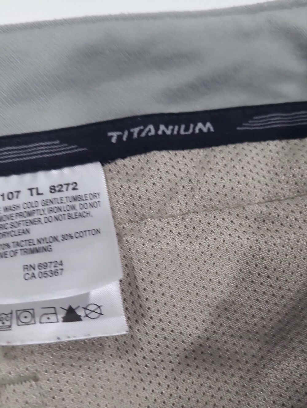 COLUMBIA Titanium Beige Cargo Capri Shorts Sz 14 OMNI DRY Zipper Pocket 36"waist - Picture 14 of 16